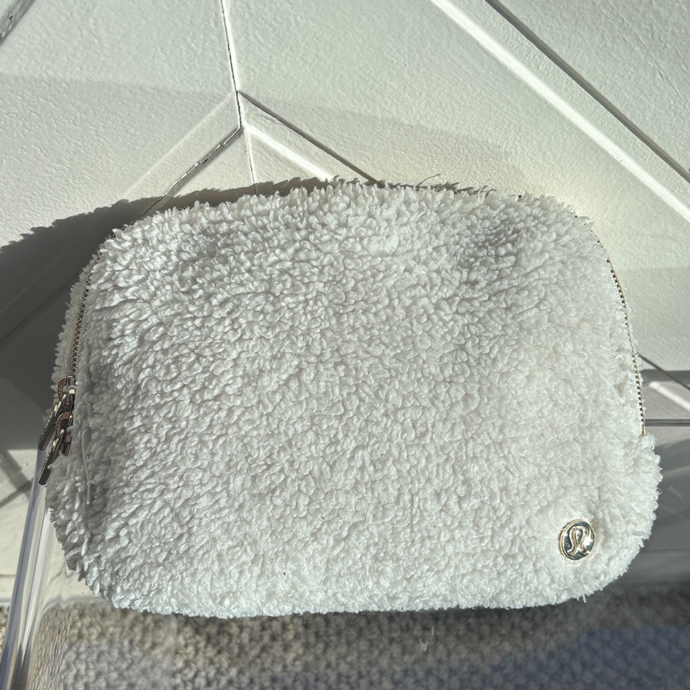 White Lululemon Sherpa Women Bag